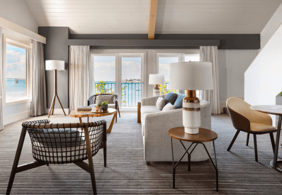 suite hotel room