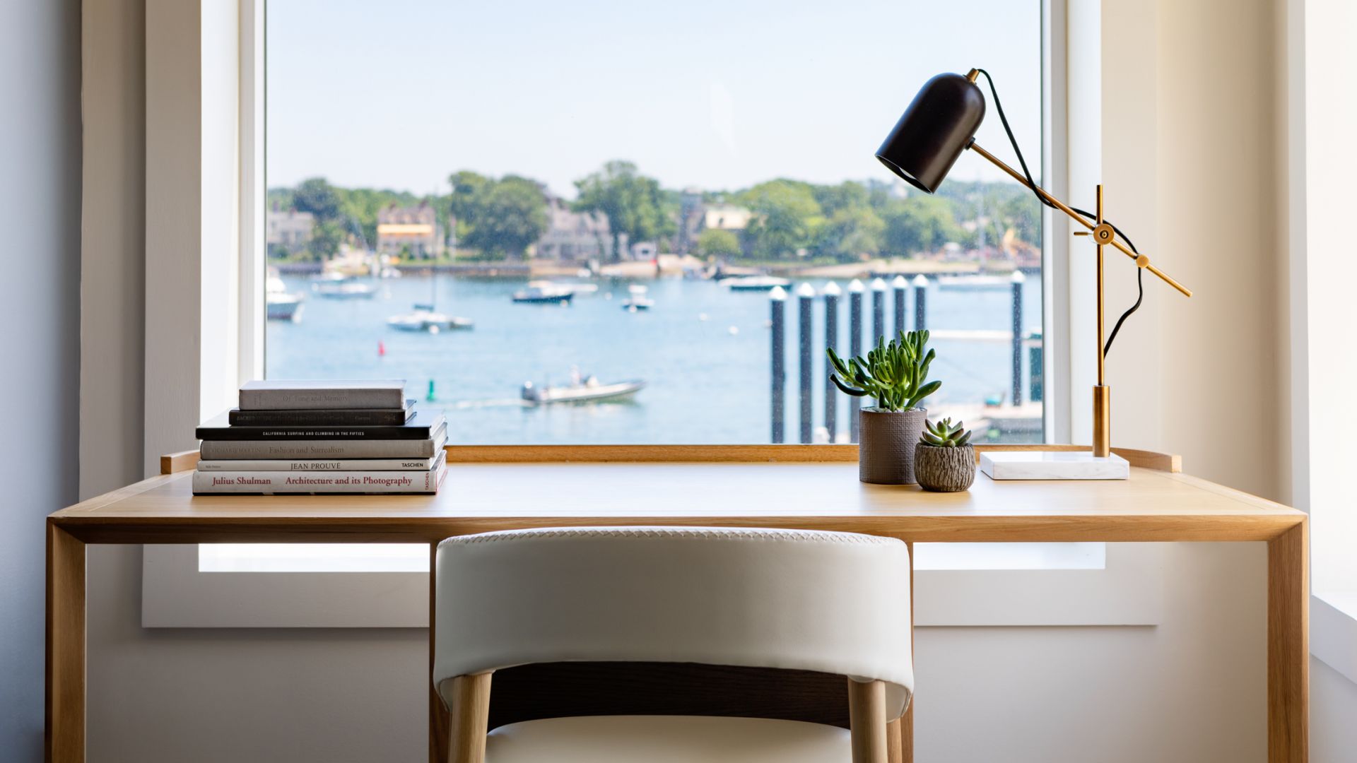 Harbor King - Newport Harbor Island Resort